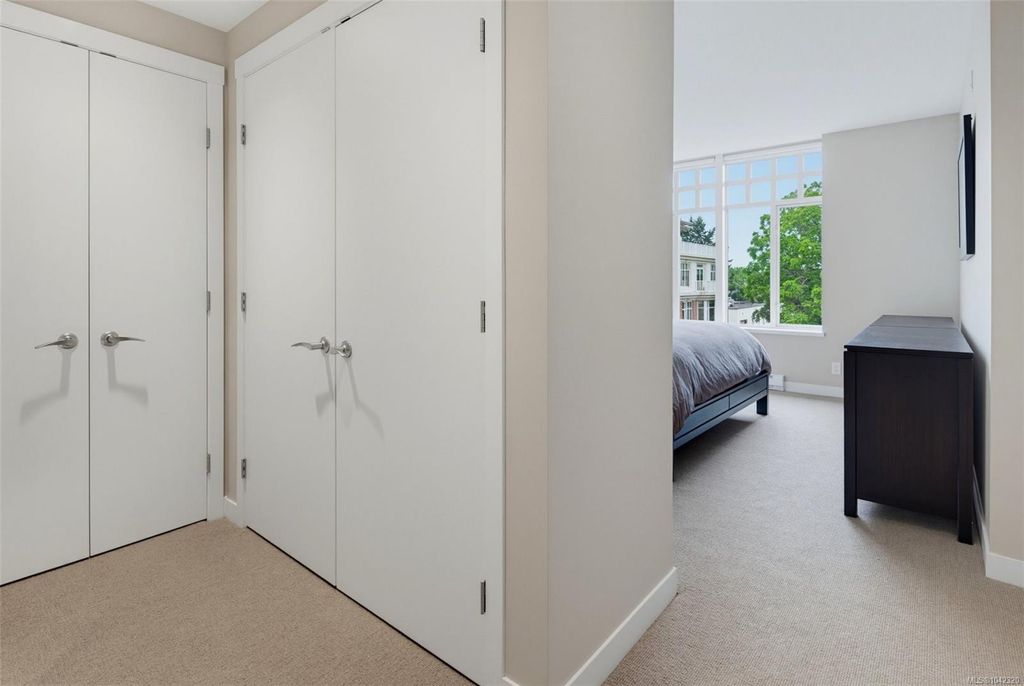 999 Burdett Ave #402, Victoria, BC - More
