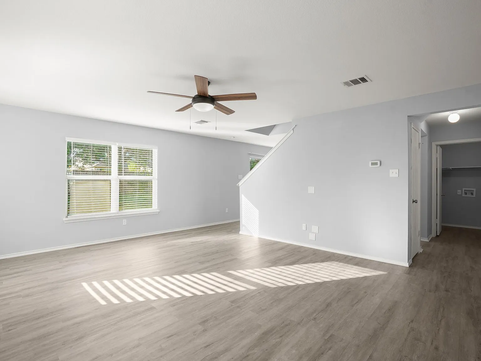 3 bed, 2.5 bath, 1808 sqft, $2,050 — Photo 3