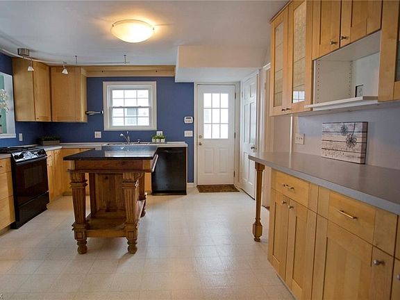 4th image of 22489 Fairmount Blvd