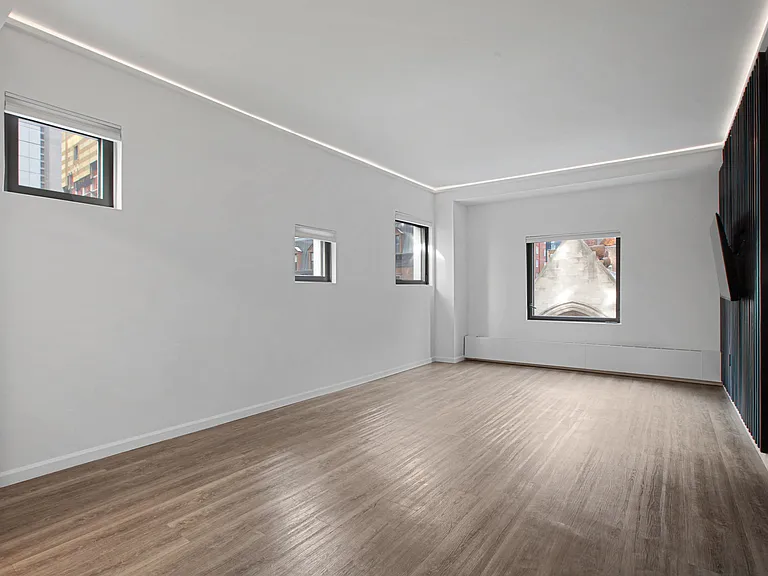 311 W 46th St #2B — Photo 2