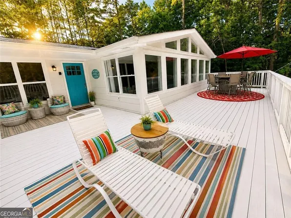 935 Pine Cir, Woodstock, GA 30189