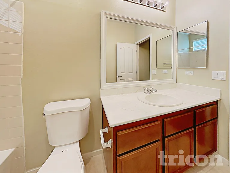 1104 Bistro Bay Ave — Photo 15