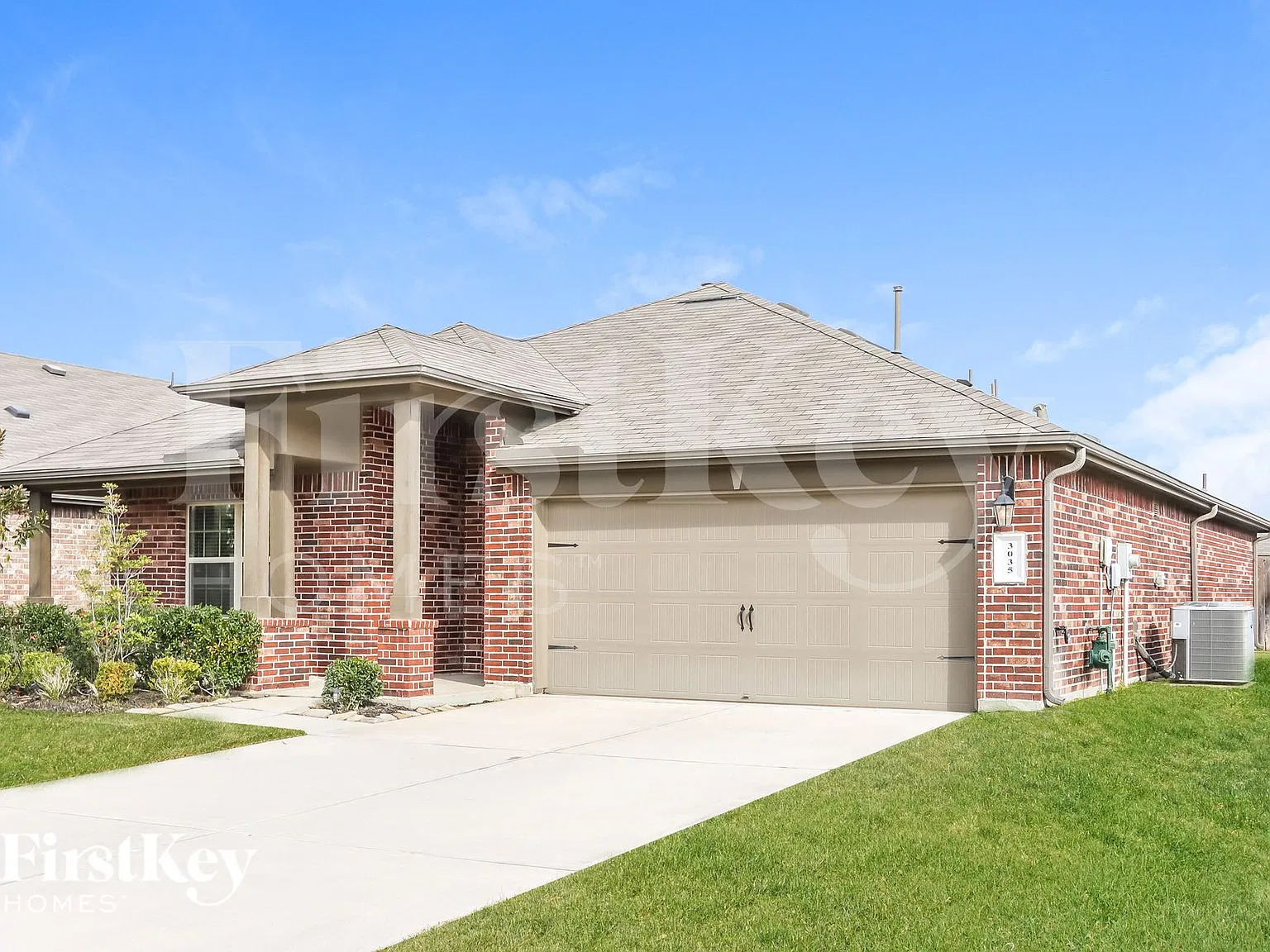 3 bed, 2.0 bath, 1844 sqft, $2,390 — Photo 2
