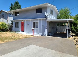 422 N 1st St, Central Pt, OR 97502