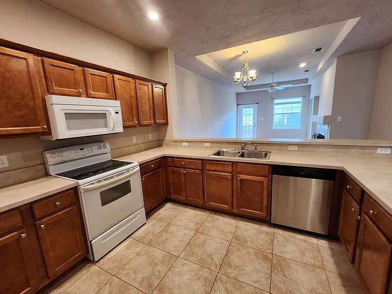 5521 Hampton Woods Way — Photo 15