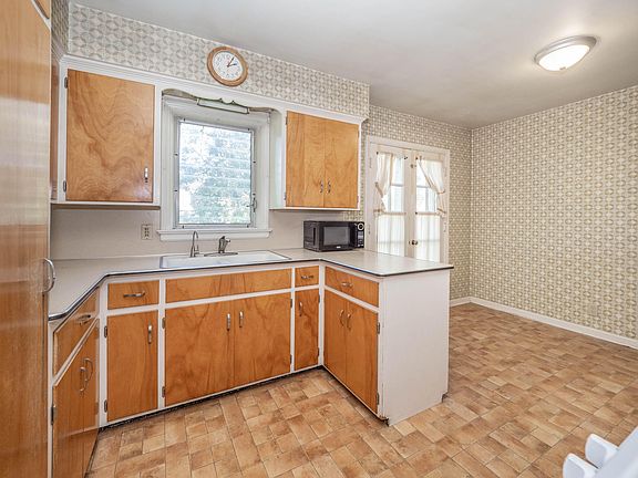 5th image of 403 E Glenguile St