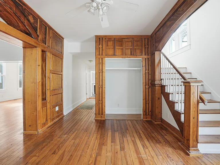 809 E Henry St — Photo 7