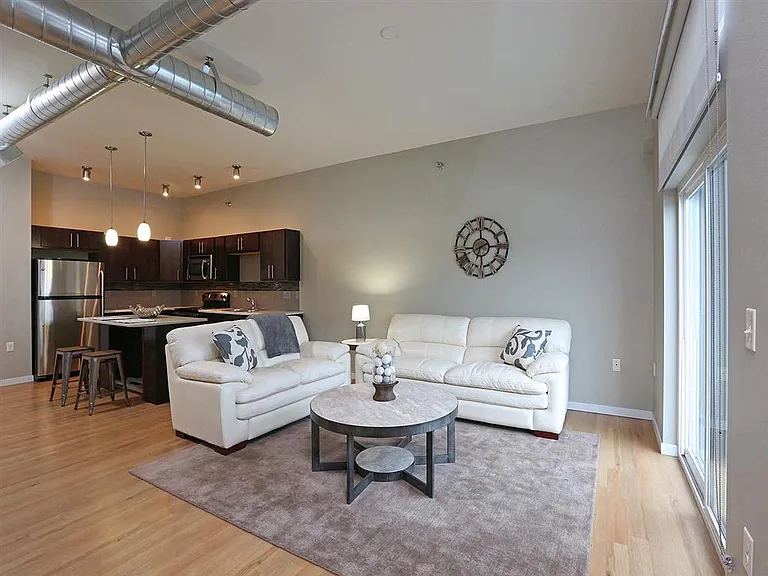 Phillips Avenue Lofts — Photo 20