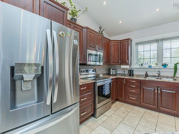 5th image of 3548 Gairloch Rd