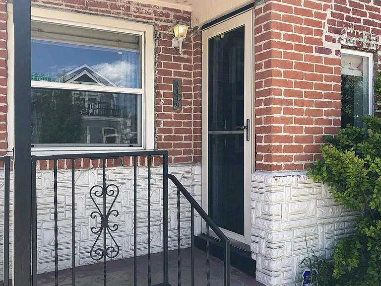 3119 N Downing St — Photo 2