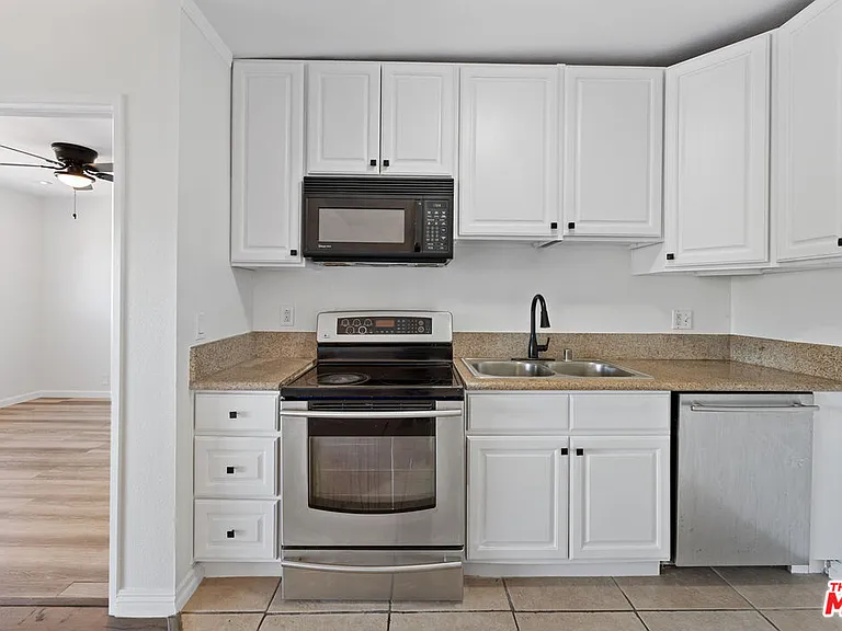 5870 Benner St #304 — Photo 8