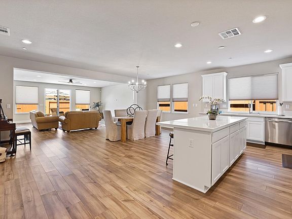 5th image of 843 Graf Way