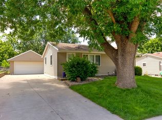 4117 E Madison Ave, Des Moines, IA 50317