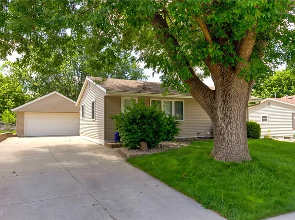 4117 E Madison Ave, Des Moines, IA 50317