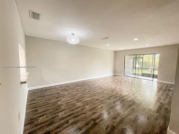 3rd image of 228 Lakeside Cir #2228