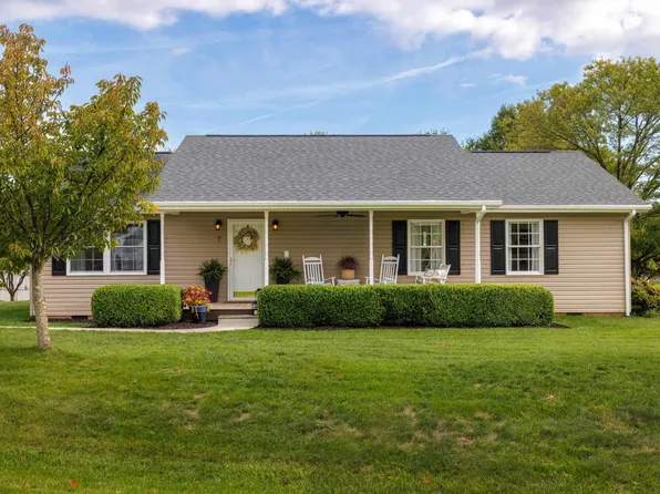 7 Logan Ln, Fishersville, VA 22939