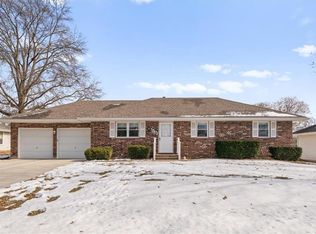 604 NE 1st St, Blue Springs, MO 64014