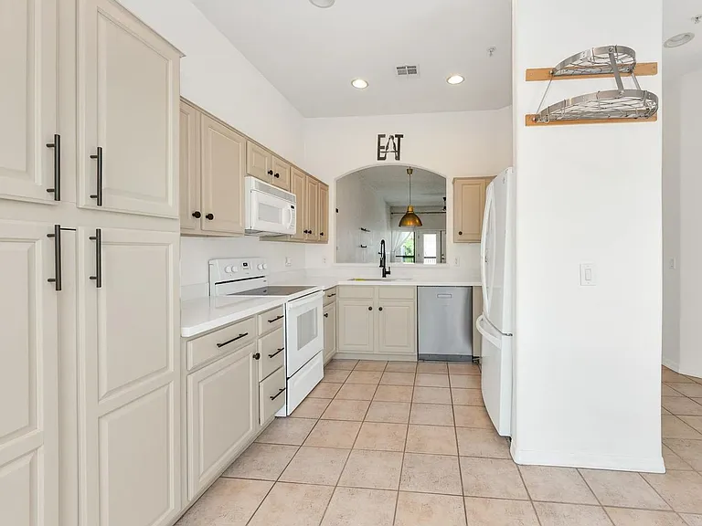4533 N 22nd St #203 — Photo 8