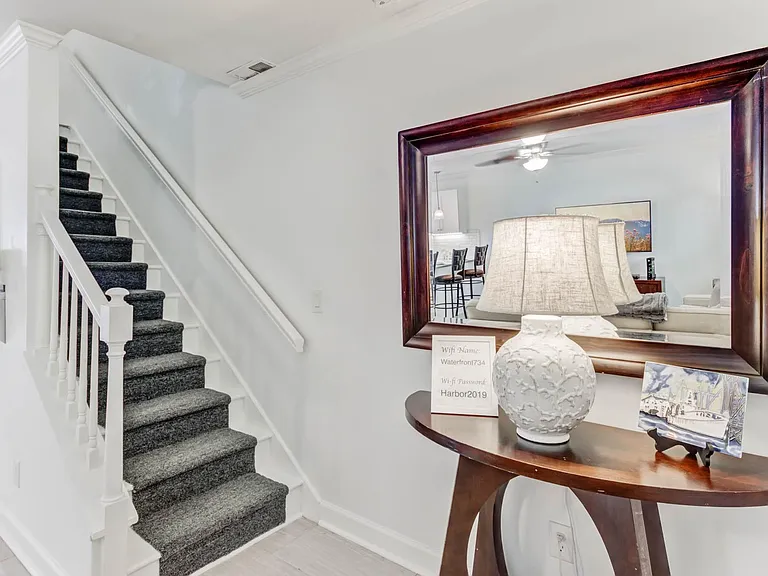 734 Harbor Ln — Photo 17