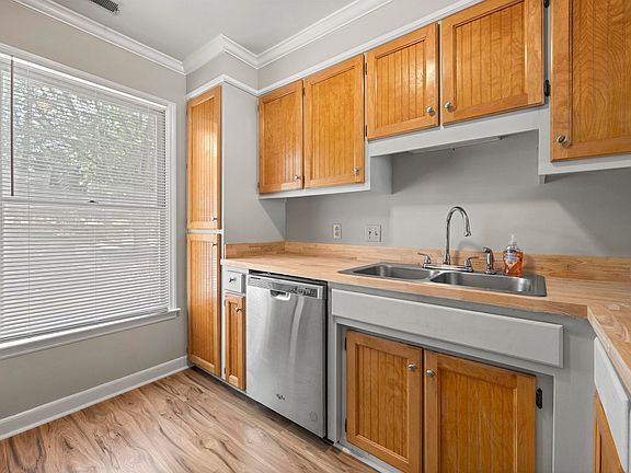 5th image of 49 Somersett Dr