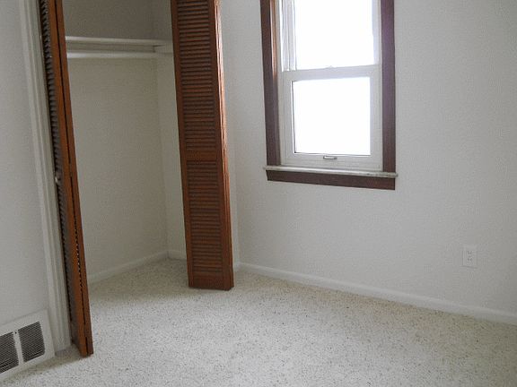 5th image of 9275 Chatham Ave