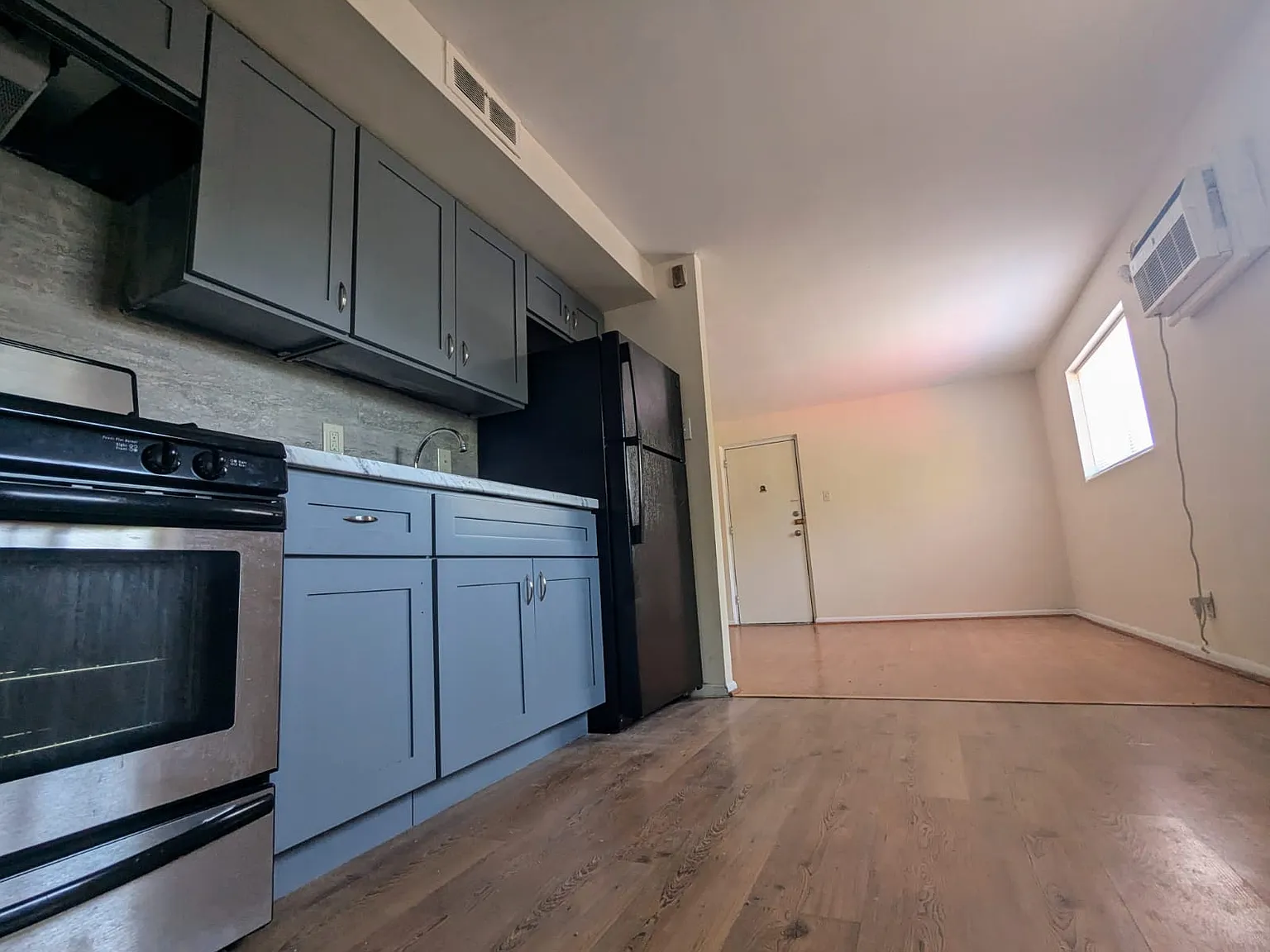 1 bed, 650 sqft, $1,300 — Photo 2