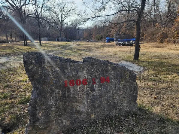 1606 S 94th St, Edwardsville, KS 66111