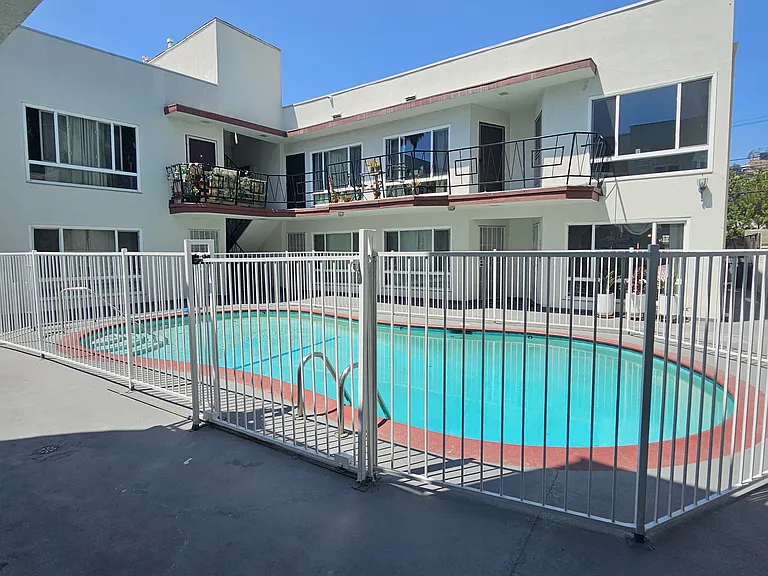 1537 N Laurel Ave #207 — Photo 3
