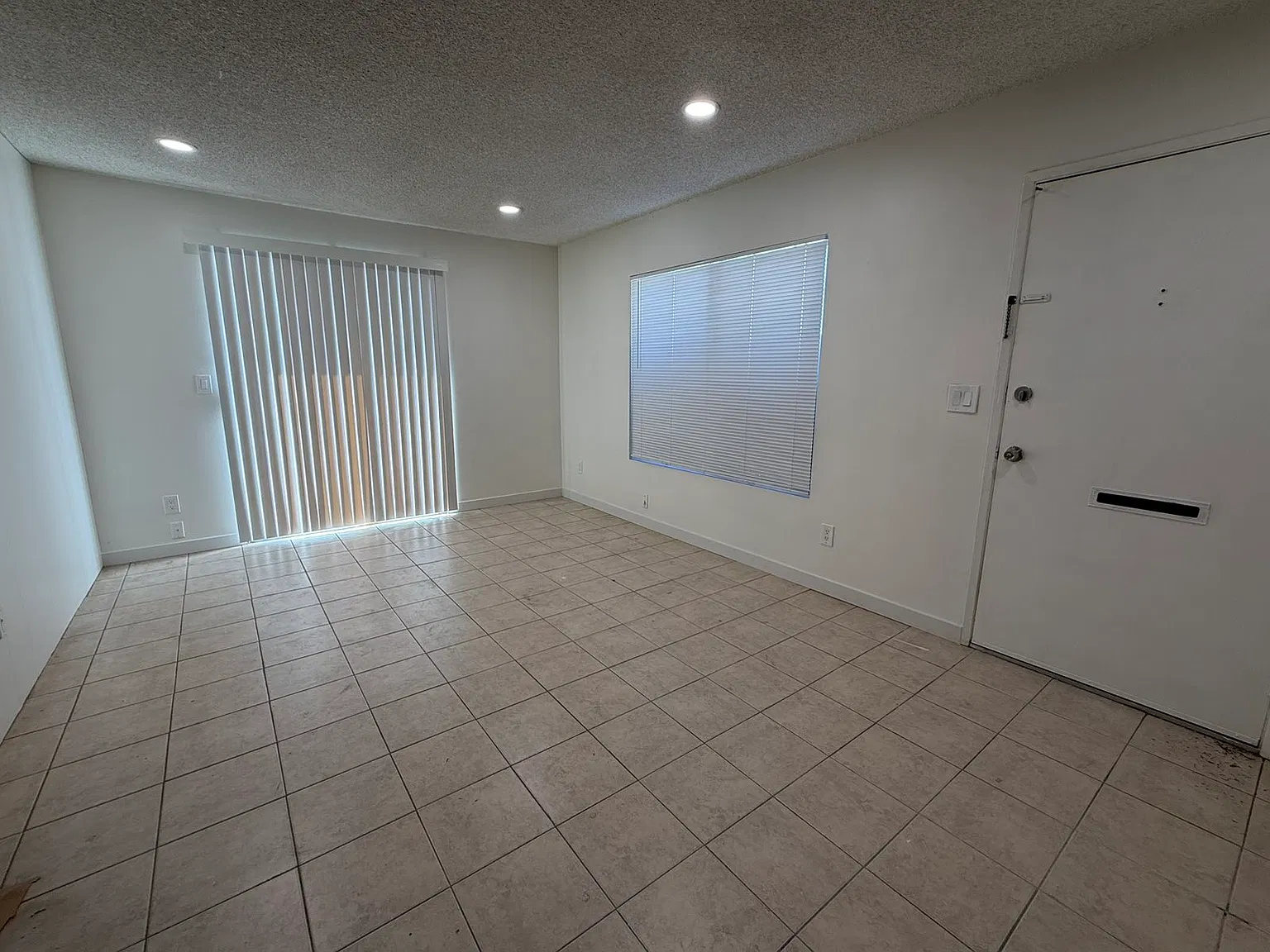 2 bed, 779 sqft, $2,000 — Photo 1