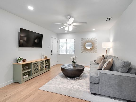 Living Room Picture 1