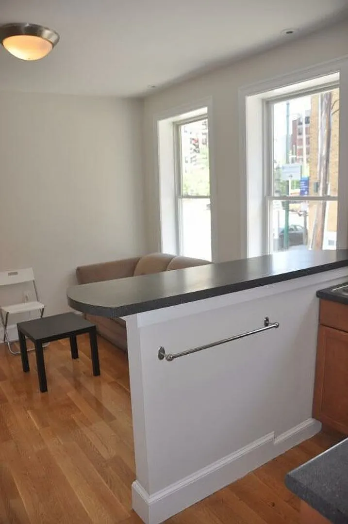 No Brokers Fee. Mission Hill Area. Available September 1. Laundry , Central Heat, Deck, Eat-in Ki... — Photo 3