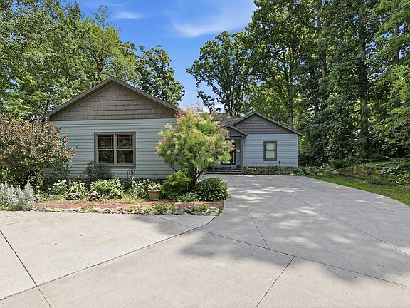 3rd image of 7352 Hallridge Dr NE