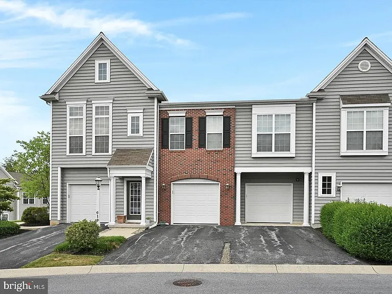 615 Darby Ct — Photo 16