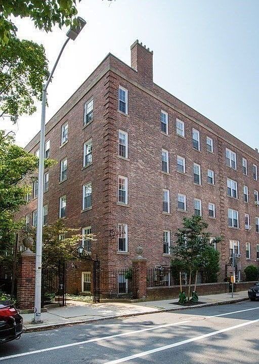 1st image of 16 Chauncy St APT A
