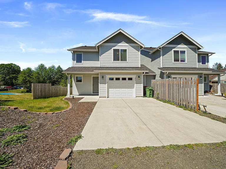 877 SE Anchor Ave #A — Photo 2