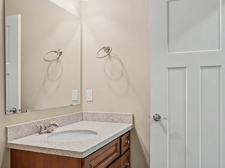 1643 Burnside Pl #C — Photo 12