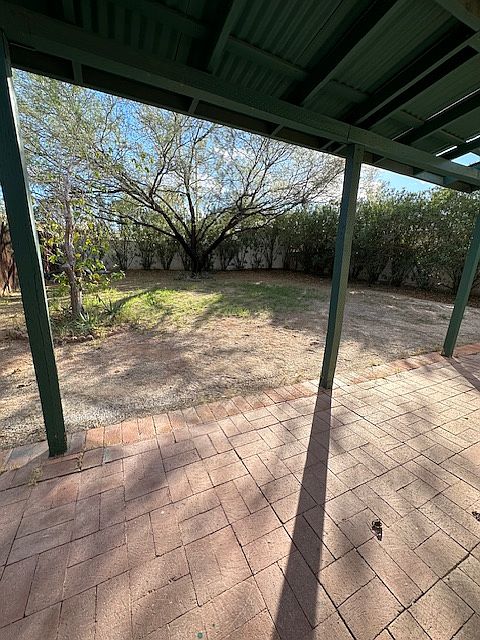 Huge yard!