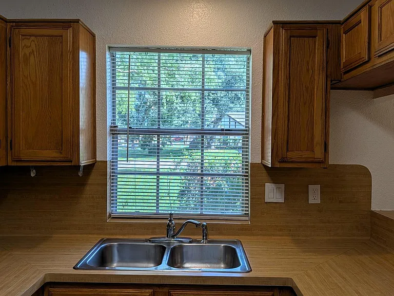 3102 E Heatherock Cir — Photo 4