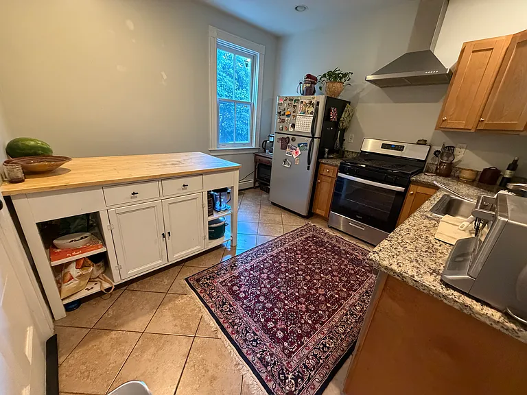 236 Brown St #1R — Photo 4
