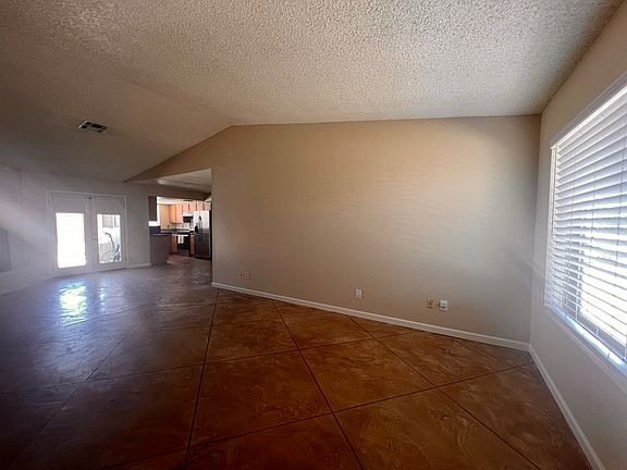 4th image of 5003 W Dahlia Dr