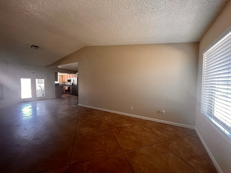 5003 W Dahlia Dr — Photo 4