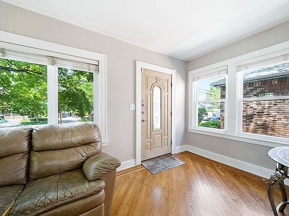 4th image of 4010 Quentin Rd #1