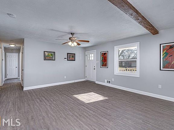 4th image of 960 Meadowbrook Ln NW