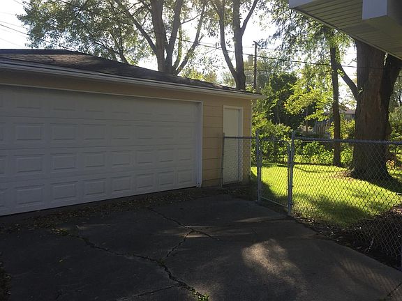 4th image of 717 W 67th Ave
