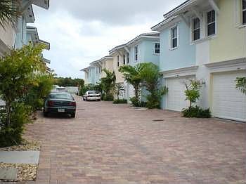 1st image of 432 NE 1st Ave