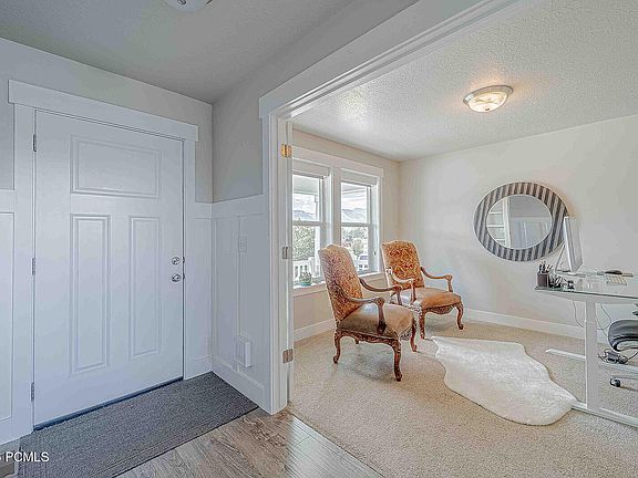 4th image of 831 S Cottage Side Ln