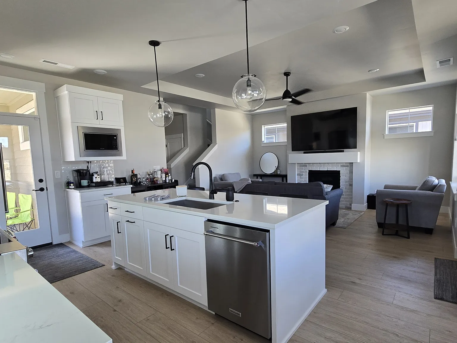 2 bed, 1.5 bath, 1850 sqft, $3,000 — Photo 3