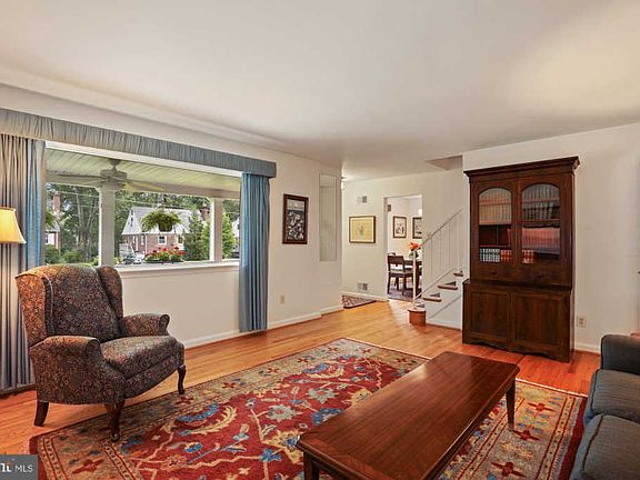 4th image of 1025 Poplar Dr
