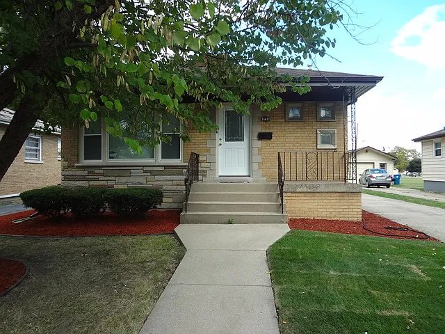 16413 Evans Ave photo 1