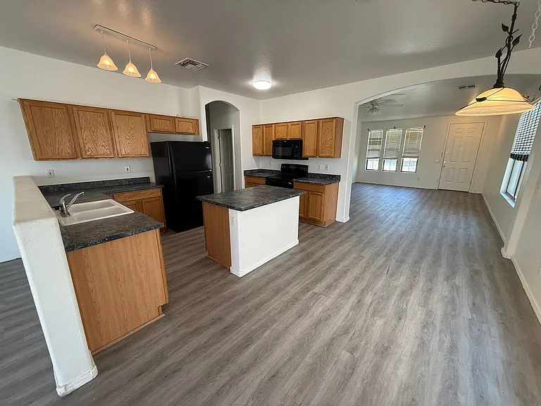 3102 W Belle Ave — Photo 5